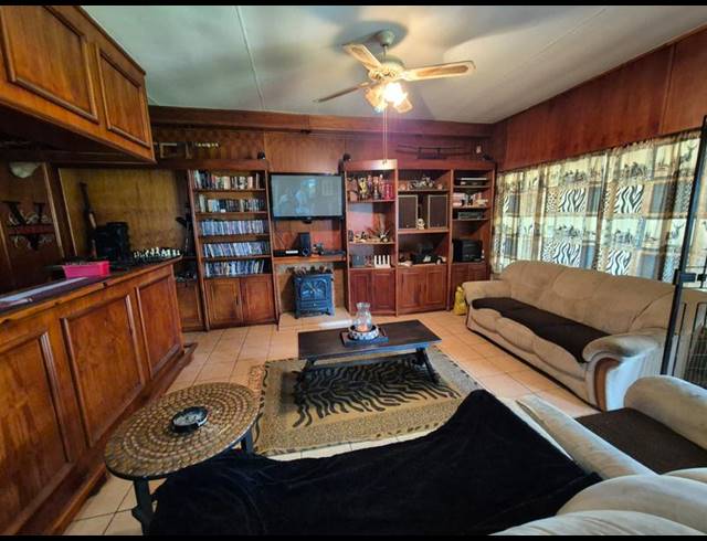 3 BEDROOM HOUSE FOR SALE IN BRACKENDOWNS